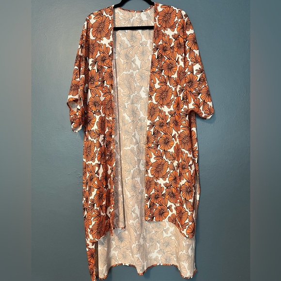 Open front kimono, orange floral pattern. Size L- 2XL - Picture 1 of 5